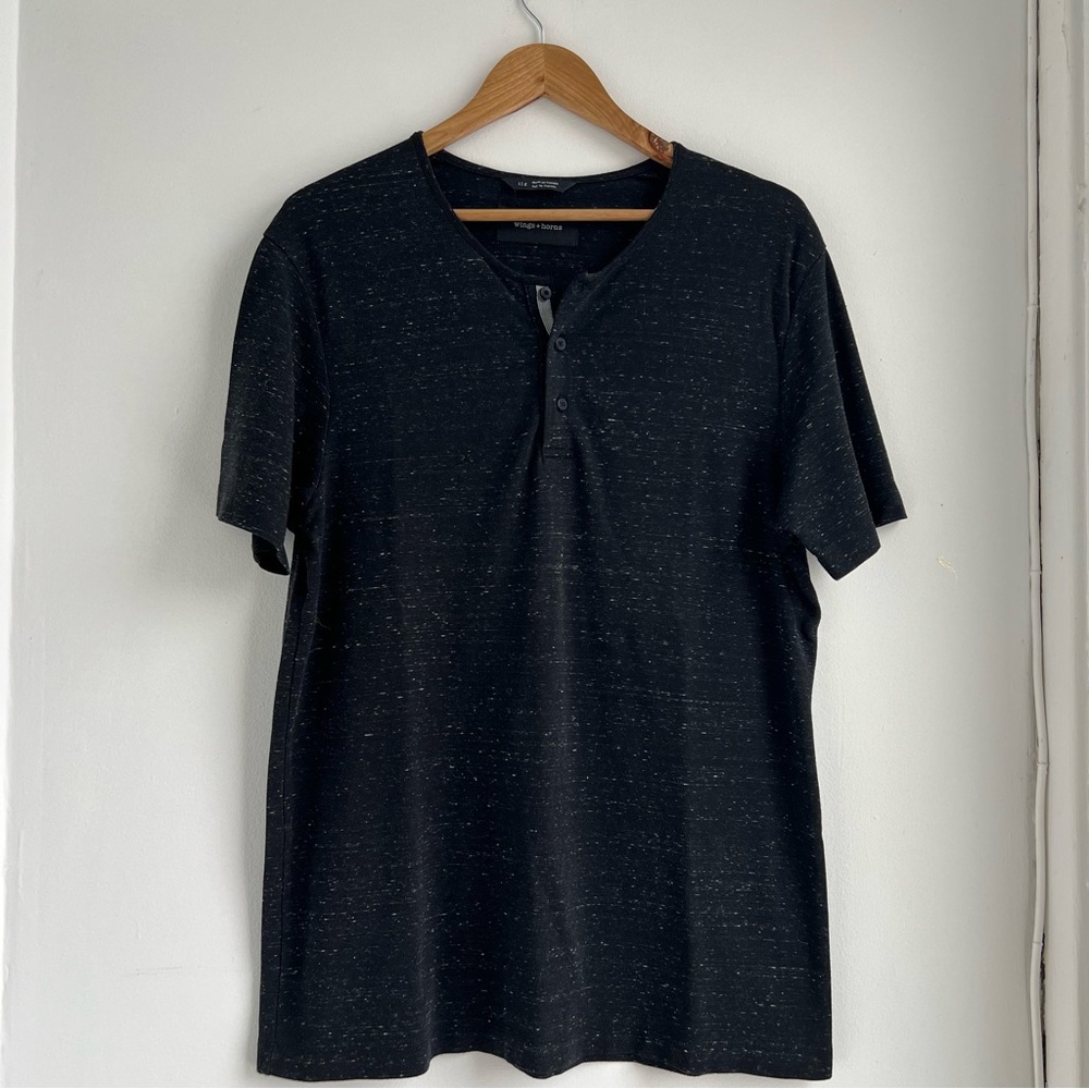 Wings + Horns Mens Button T-Shirt Size Large Made in Canada‎